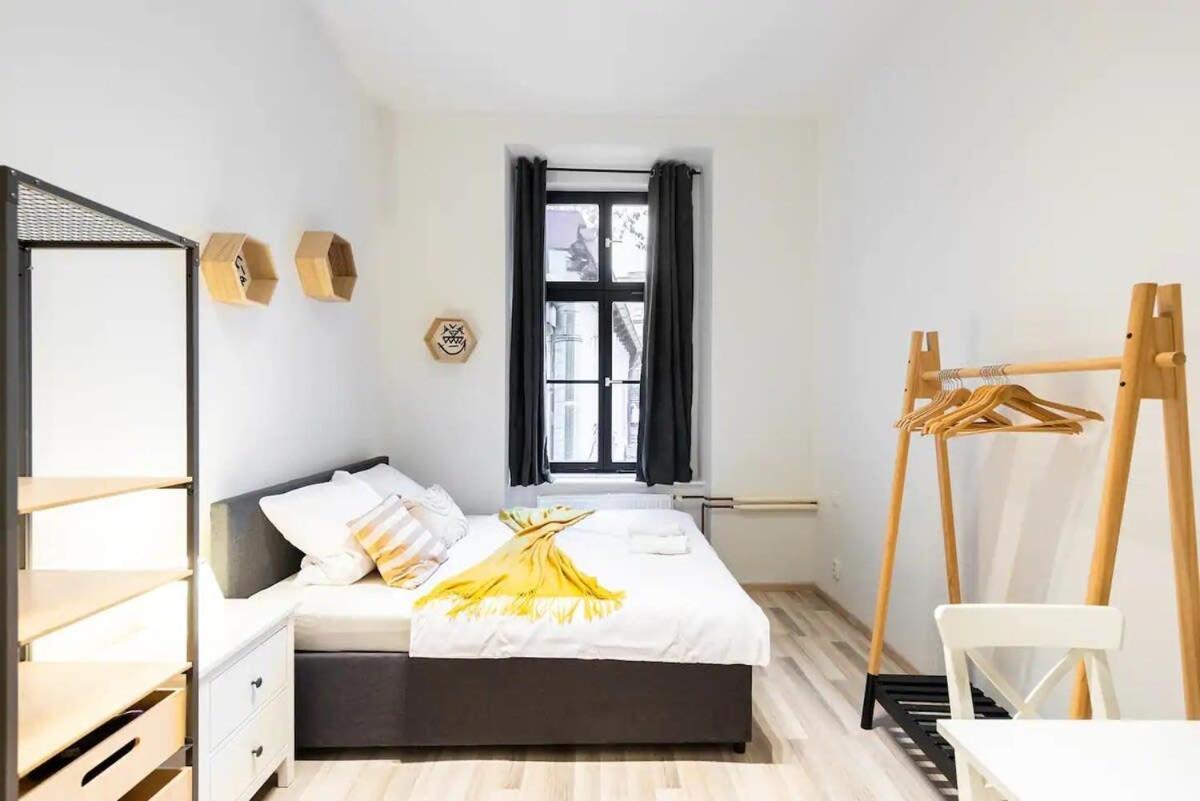 Romantic Old Town Apartment *