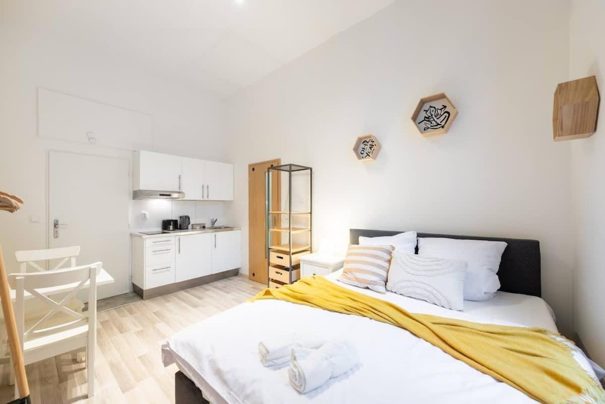 Romantic Old Town Apartment *